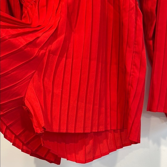 PrettyLittleThing Red V-Neck Pleated romper mini Women's size 6 new - Picture 3 of 7